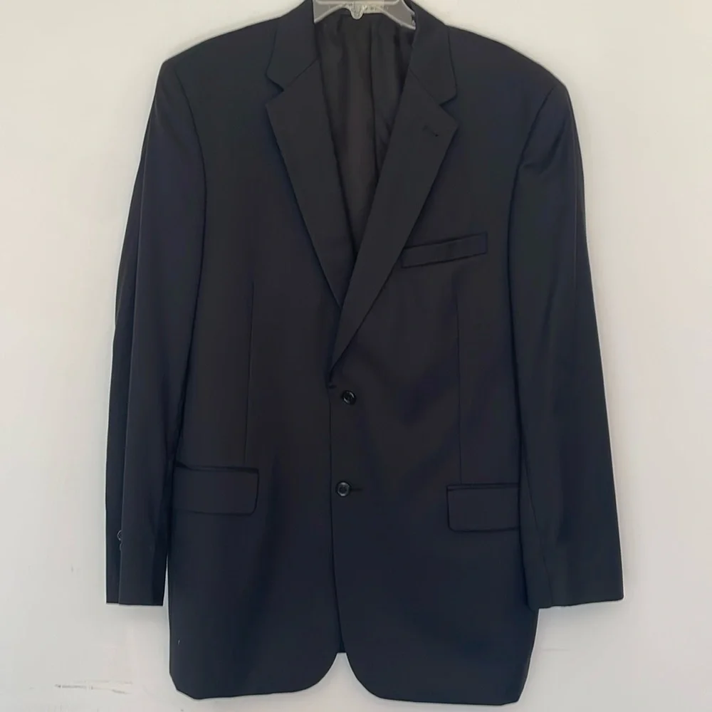 Jos A Bank Wool 2 Button 2 Piece Men's Suit 42L Black  39 x 31 Silk Striped Tie